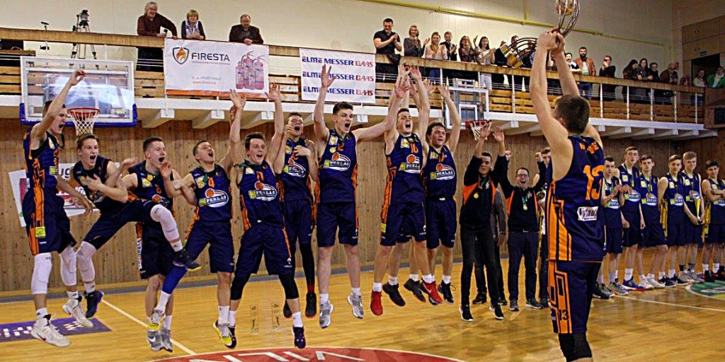 Krepšinio mokykla „Perkūnas“ antrus metus iš eilės tapo Moksleivių krepšinio lygos „Perlas“ čempionais. Pernai savo amžiaus grupėje likę stipriausi, šįkart Juozo Barkausko auklėtiniai triumfavo ir Jaunučių U16 vaikinų čempionate.