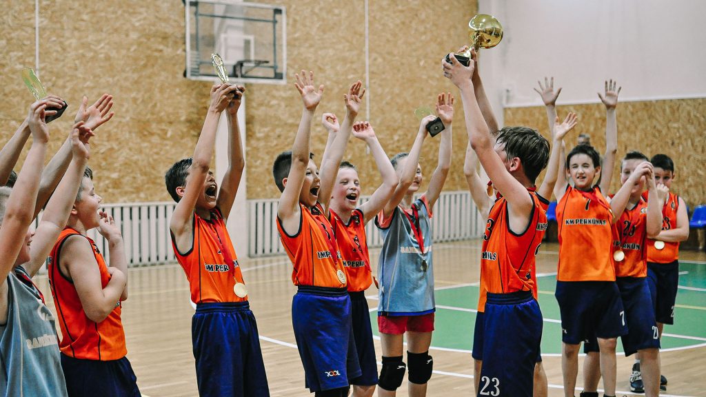 „Perkūno“ (gim. 2008-2009 m.) taurės turnyro nugalėtojai – Tado Lukausko treniruojama „Perkūno“ 4 komanda