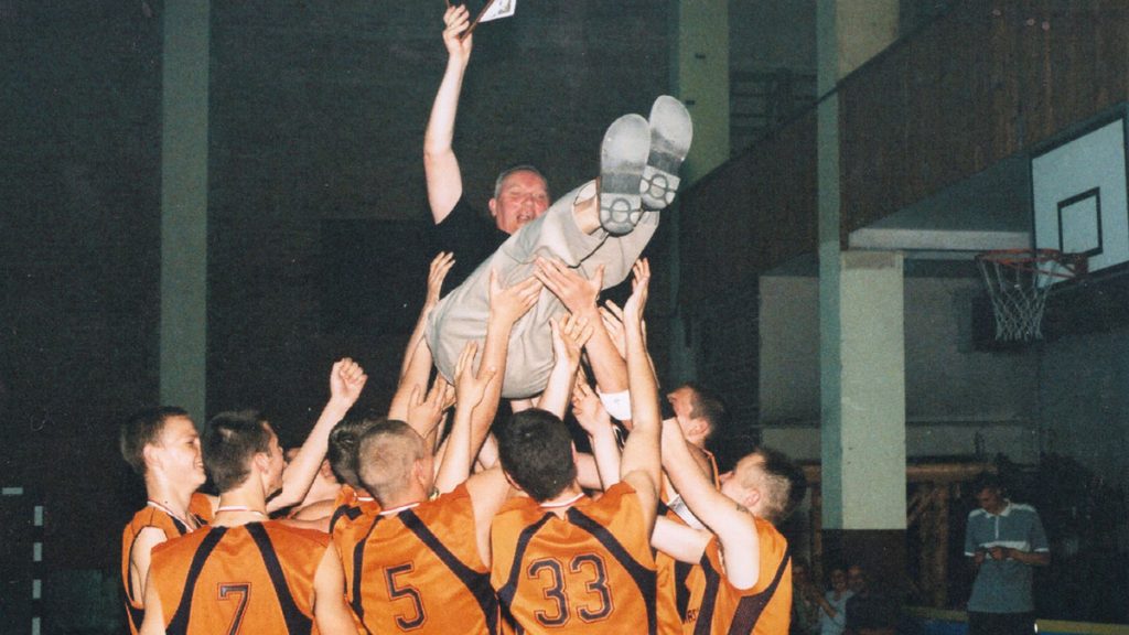 1985-ųjų „Perkūno“ karta, treniruojama nusipelniusio trenerio Henriko Giedraičio, išugdė bent du puikius krepšininkus – Egidijus Dimša ir Martynas Linkevičius aukščiausiame lygyje rungtyniauja jau ne vienerius metus!