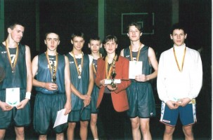1997 – 1998 metų sezonas. Kauno krepšinio mėgėjų lygos pirmenybės 17-18 m. jaunimo grupė. III-oji vieta “Perkūnas”-3 trenerė Asta Lūžaitė
