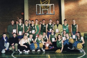 1999-2000 metų sezonas Kauno krepšinio mėgėjų lygos pirmenybės. 1984-1985 m. gimusiųjų grupė. I-oji vieta “Perkūnas”-2 treneriai Tomas Kentra, Kęstutis Juozaitis