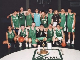 2001-2002 metų sezonas Kauno krepšinio mėgėjų lygos pirmenybės. 1984-1985 m. gimusiųjų grupė. III-oji vieta KM ”Perkūnas” trenerė Asta Lūžaitė