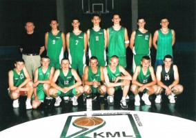 2001-2002 metų sezonas Kauno krepšinio mėgėjų lygos pirmenybės. 1984-1985 m. gimusiųjų grupė. IV-oji vieta KM ”Perkūnas” treneris Henrikas Giedraitis