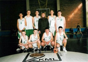 2001-2002 metų sezonas Kauno krepšinio mėgėjų lygos pirmenybės. 1986-1987 m. gimusiųjų grupė. IV-oji vieta KM ”Perkūnas”-86 trenerė Asta Lūžaitė