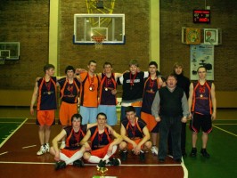 2005-2006 metų sezonas Kauno krepšinio mėgėjų lygos pirmenybės. 1987-1988 m. gimusiųjų grupė. Ioji vieta KM Perkūnas2 treneris Alfredas Kaniava